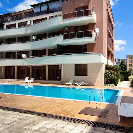 Eden Apartment *